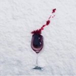 Copa de vino recordando su consumo responsable.