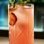 NEGRONINO...NI NA! Coctel 0,0 con ginebra, vermut tinto, acidez de frutos rojos y amargo sin alcohol con bitter kas en Glace Cocktail Córdoba.