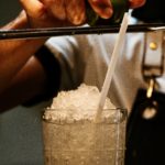 CAIPIRINHA. Cachaza, lima natural, algo de azúcar y hielo en Glace Córdoba.