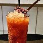 Anhelo con ron bumbu, higo, frutos rojos, px y canela en Glace Córdoba.