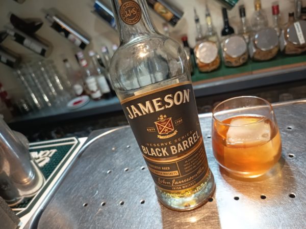 Cocteles de campeonato con Whiskey Jameson Black Barrel y vino generoso Montilla-Moriles en Glace Córdoba.