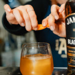 EL FUEGO QUE APRENDIÓ A ESPERAR. COCTEL DE AUTOR CON JAMESON BLACK BARREL Y VINO GENEROSO EN GLACE . CORDOBA
