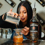 COCTEL "SOSFISTICADA" EN GLACE CORDOBA CON JAMESON BLACK BARREL, VINAGRE MACERADO Y VINO DULCE PEDRO XIMENEZ.
