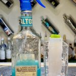 OLMECASOL con Tequila Olmeca Altos, Mezcal Vida, pimiento, agave, Curacao y soda de pomelo Schweppes.