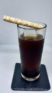 VINO Y BARQUILLO, COCTEL INSPIRADO EN LAS FERIAS DE ANDALUCIA, EN GLACE LOUNGE BAR, CORDOBA