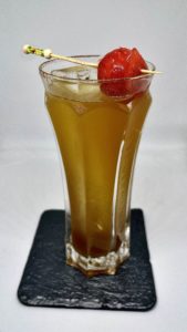 MANZANA CON CARAMELO, COCTEL INSPIRADO EN LAS FERIAS DE ANDALUCIA, EN GLACE LOUNGE BAR, CORDOBA